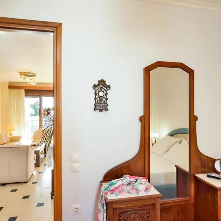 Dora's Cozy Penthouse Apartment *